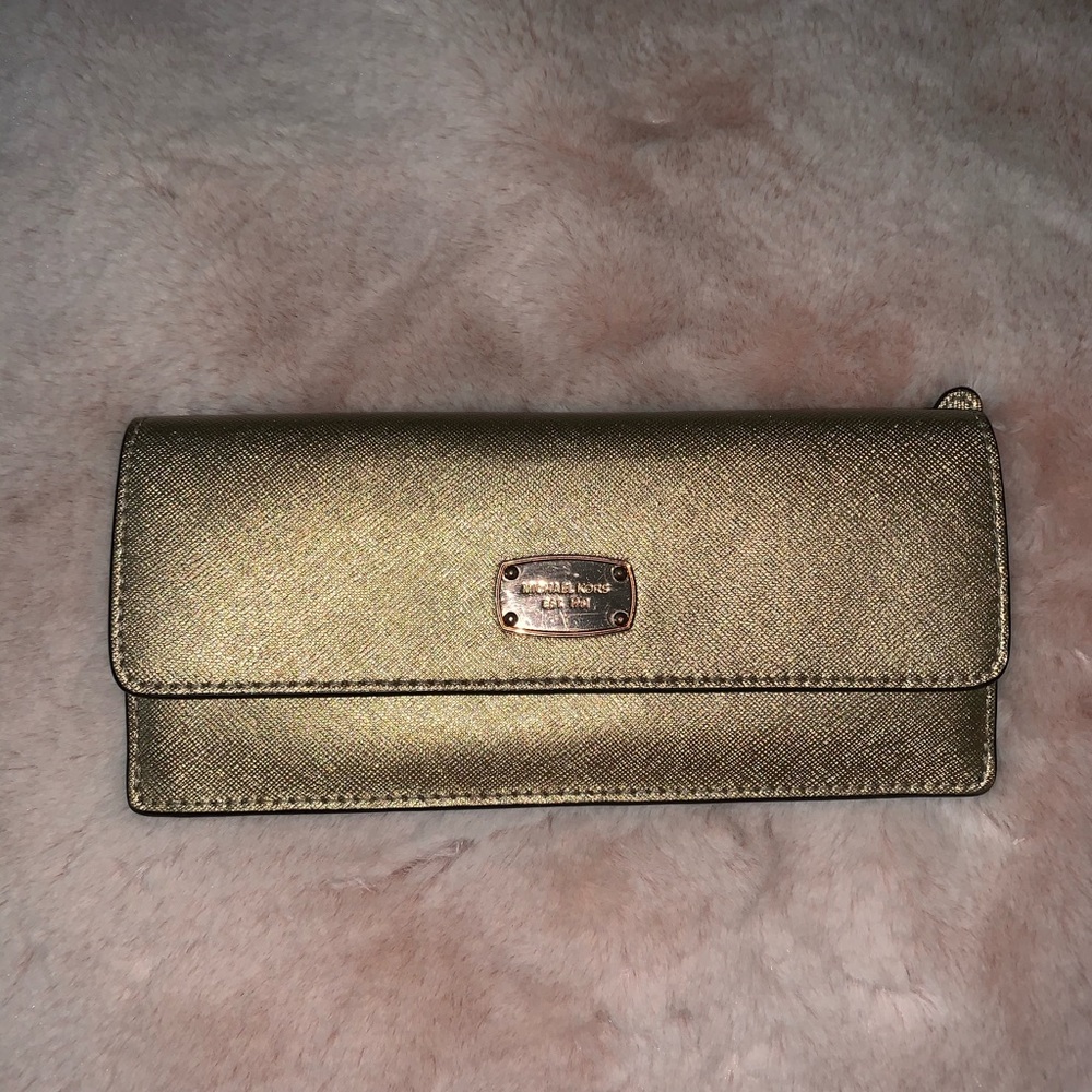 ❌❌SOLD❌❌Rose Gold Michael Kors Wallet